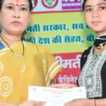 मंत्री रेखा आर्या ने नवनियुक्त कार्यकत्रियों और सहायिकाओं को दिए नियुक्ति पत्र