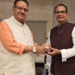 मंत्री गणेश जोशी ने केंद्रीय कृषि मंत्री शिवराज सिंह चौहान से की मुलाकात