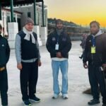 विधानसभा सत्र में योगदान दे रहे कर्मचारियों से मिले सीएम धामी